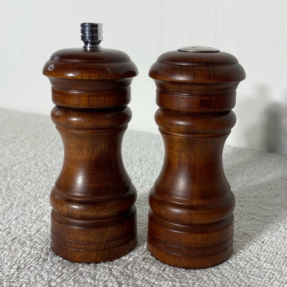 Vintage Mr. Dudley Classic Brown Wooden Salt and Pepper Mill Set